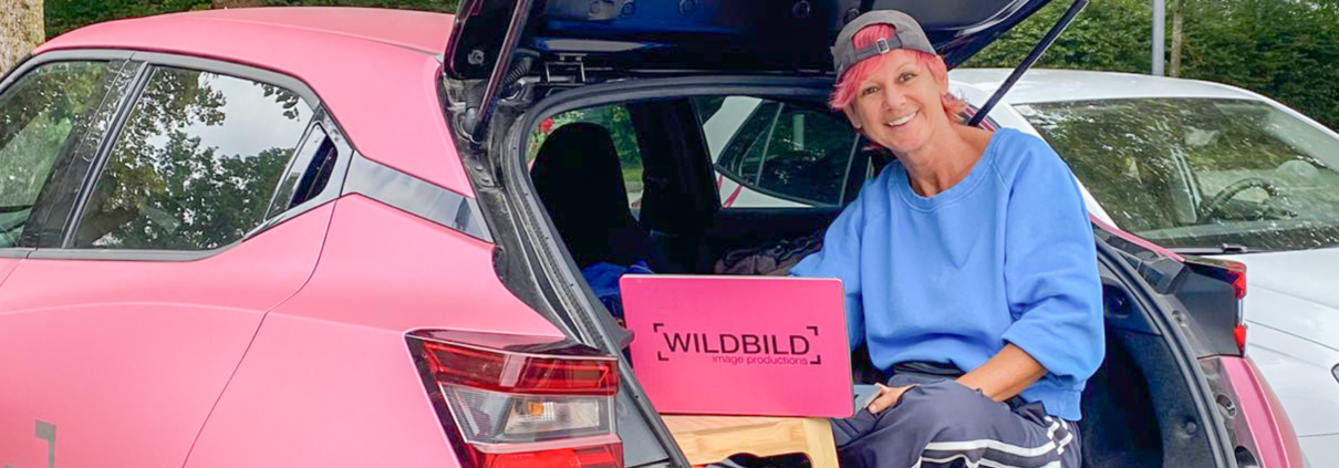 Arbeitsplatz im Auto