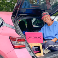 Arbeitsplatz im Auto