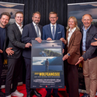 Fotowall bei der Filmpremiere "Der Wolfgangsee" (c) wildbild
